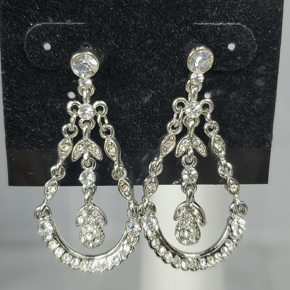 Bijou drive rhinestone dangle pierced earrings - Picture 2 of 3